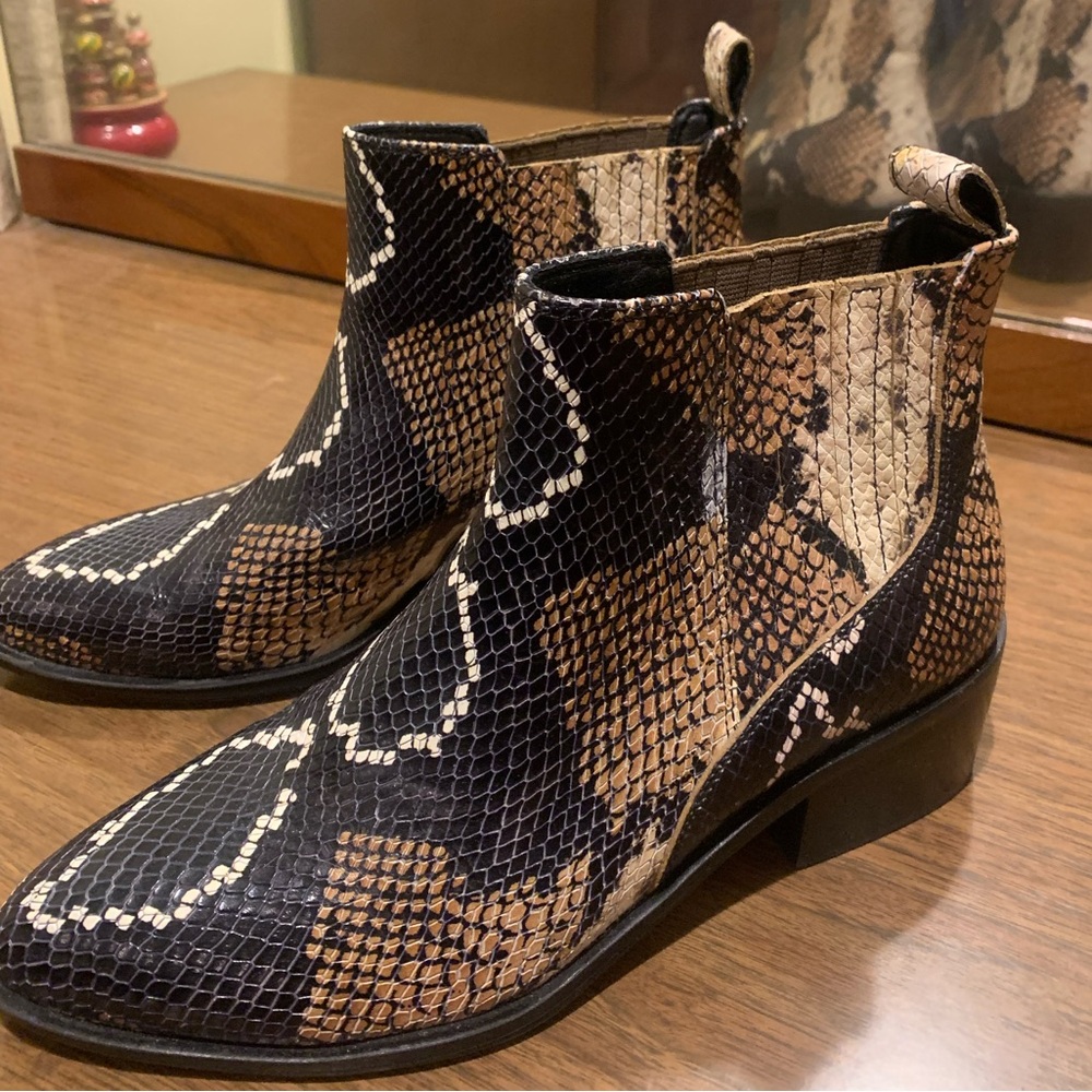 Crown Vintage Black and Brown Ankle Boots